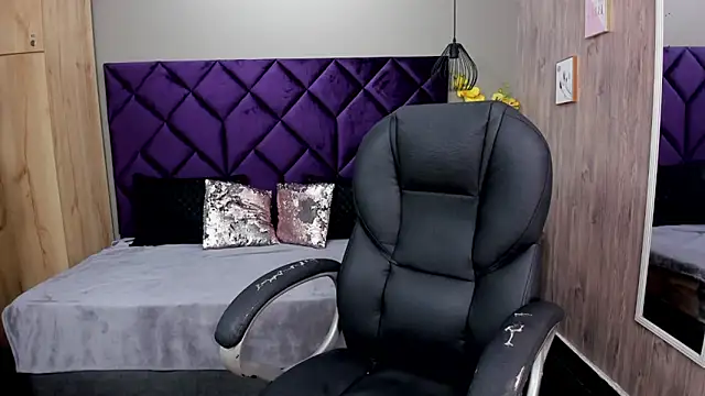 ChloeCampbell03 online show from November 13, 2025, 12:31 pm