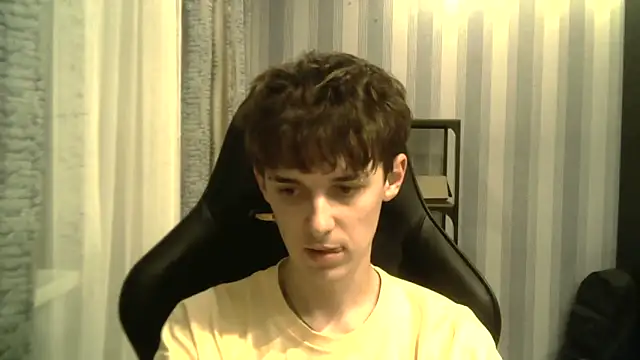 Hoot Dude  online show from November 26, 2025, 3:12 pm