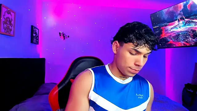 Snapshot of Adams_Collins chatting on December 15, 2025, 6:47 pm Adams Collins online show from December 15, 2025, 6:47 pm