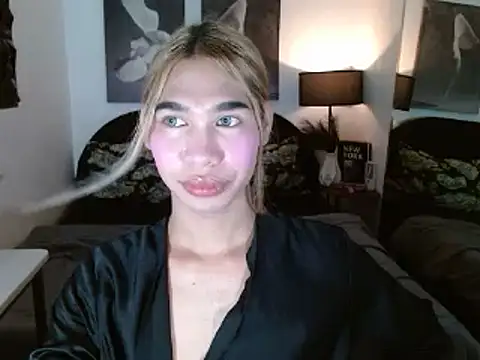 julietdelaveigne online show from October 18, 2025, 4:09 pm