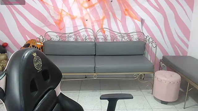 Snapshot of saabrina_ chatting on November 1, 2025, 1:05 pm saabrina online show from November 1, 2025, 1:05 pm