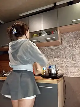 kisette online show from October 6, 2025, 2:18 pm