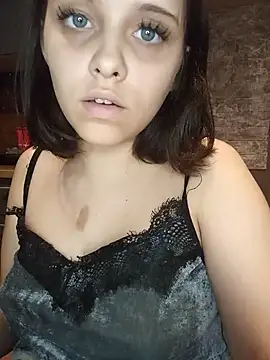 kisette online show from September 23, 2025, 8:05 pm