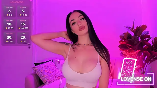 Snapshot of TiaBelle chatting on October 1, 2025, 6:34 pm TiaBelle online show from October 1, 2025, 6:34 pm