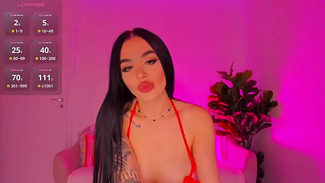 Snapshot of TiaBelle chatting on November 11, 2025, 8:14 pm TiaBelle online show from November 11, 2025, 8:14 pm