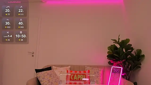 Snapshot of TiaBelle chatting on October 6, 2025, 5:24 pm TiaBelle online show from October 6, 2025, 5:24 pm