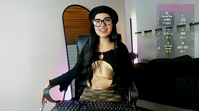 Snapshot of cherry_bunnyx chatting on November 15, 2025, 4:05 am cherry bunnyx online show from November 15, 2025, 4:05 am