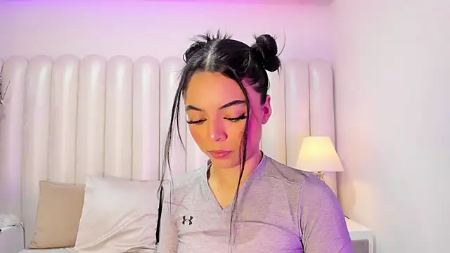 Snapshot of AriaBelles chatting on November 17, 2025, 12:20 pm AriaBelles online show from November 17, 2025, 12:20 pm