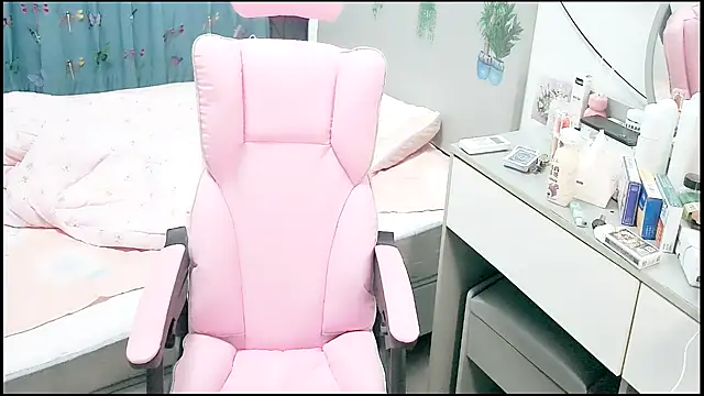 DUODUOBB-2025 online show from November 8, 2025, 4:16 am