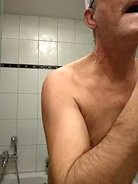 Snapshot of TommyTom76 chatting on November 4, 2025, 8:18 am TommyTom76 online show from November 4, 2025, 8:18 am