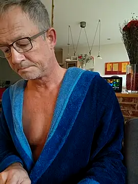 Snapshot of TommyTom76 chatting on November 1, 2025, 7:35 am TommyTom76 online show from November 1, 2025, 7:35 am