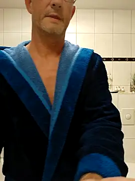 Snapshot of TommyTom76 chatting on November 7, 2025, 8:13 pm TommyTom76 online show from November 7, 2025, 8:13 pm