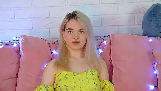 AnnaDelon online show from October 13, 2025, 4:58 am