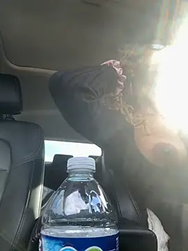 Snapshot of lilmisssunshine_ chatting on October 8, 2025, 8:31 pm lilmisssunshine  online show from October 8, 2025, 8:31 pm