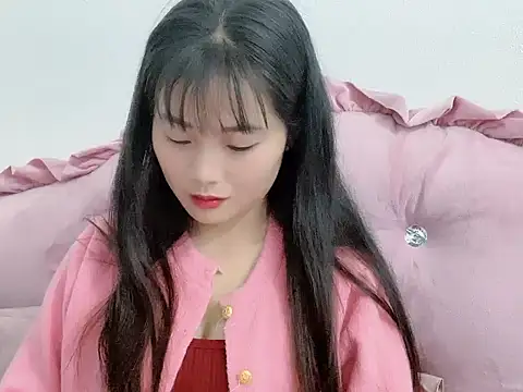 Snapshot of Lie_liee chatting on November 15, 2025, 8:24 pm Lie liee online show from November 15, 2025, 8:24 pm