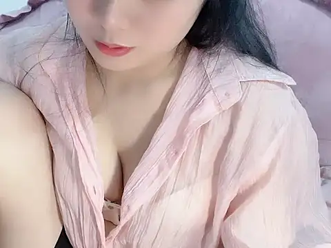 Snapshot of Lie_liee chatting on April 18, 2026, 1:35 pm Lie liee online show from April 18, 2026, 1:35 pm