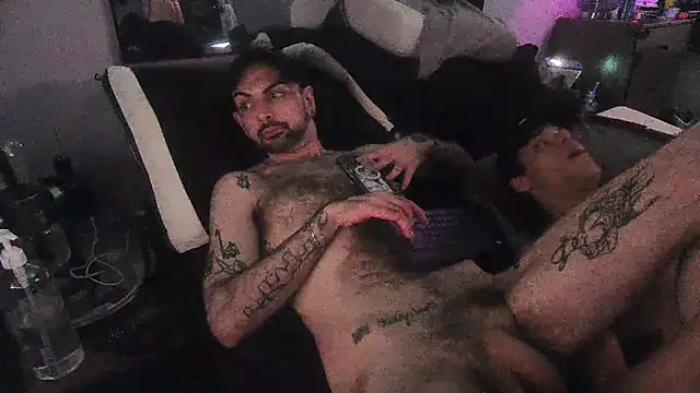 Snapshot of hungbot chatting on November 16, 2025, 9:14 am hungbot online show from November 16, 2025, 9:14 am