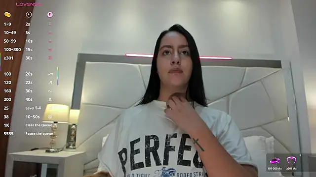 Snapshot of Natasha_Kiim_ chatting on November 17, 2025, 12:47 am Natasha Kiim online show from November 17, 2025, 12:47 am