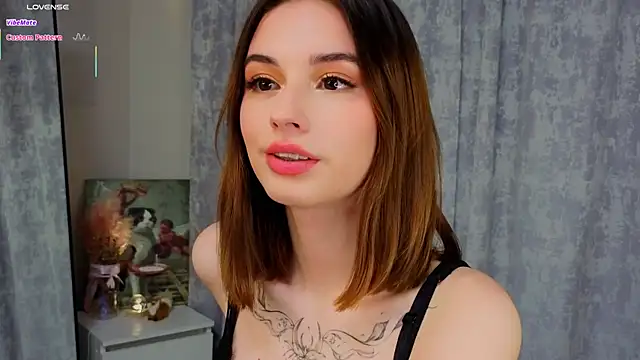 LunaraRada online show from December 2, 2025, 2:41 pm