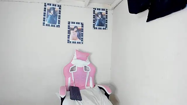 Snapshot of Sophia_Velarie chatting on October 4, 2025, 9:05 pm Sophia Velarie online show from October 4, 2025, 9:05 pm