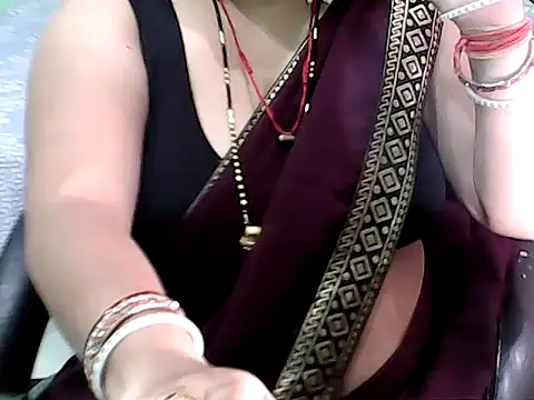 BABITA KUMARII online show from April 17, 2026, 5:05 pm