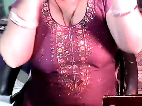 BABITA KUMARII online show from January 7, 2026, 5:29 pm