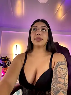 kloe28 online show from October 25, 2025, 11:42 am