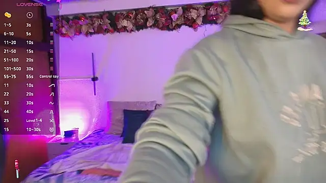 Snapshot of kloe28 chatting on December 19, 2025, 11:34 am kloe28 online show from December 19, 2025, 11:34 am