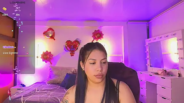 Snapshot of kloe28 chatting on February 15, 2026, 4:02 am kloe28 online show from February 15, 2026, 4:02 am