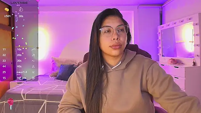 Snapshot of kloe28 chatting on February 14, 2026, 3:51 am kloe28 online show from February 14, 2026, 3:51 am