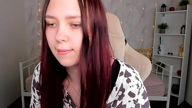 Monica  Queen online show from April 18, 2026, 5:43 am