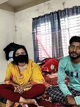 Snapshot of Love_Queen11 chatting on December 16, 2025, 8:18 am Love Queen11 online show from December 16, 2025, 8:18 am