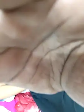 Snapshot of Love_Queen11 chatting on October 25, 2025, 8:35 am Love Queen11 online show from October 25, 2025, 8:35 am