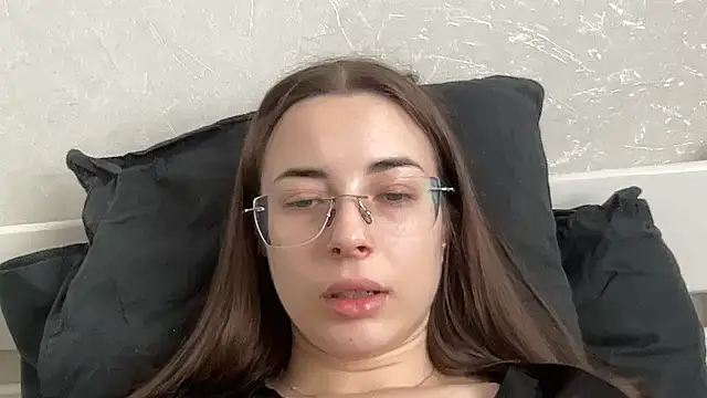 Snapshot of Feynelle chatting on October 25, 2025, 1:01 pm Feynelle online show from October 25, 2025, 1:01 pm