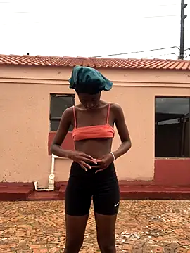 Snapshot of Caramel102004 chatting on December 19, 2025, 8:49 am Caramel102004 online show from December 19, 2025, 8:49 am