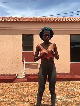 Snapshot of Caramel102004 chatting on December 20, 2025, 9:01 am Caramel102004 online show from December 20, 2025, 9:01 am