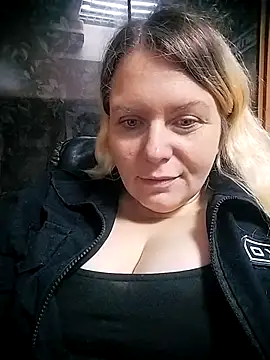 Snapshot of Fiona696 chatting on October 5, 2025, 5:53 am Fiona696 online show from October 5, 2025, 5:53 am