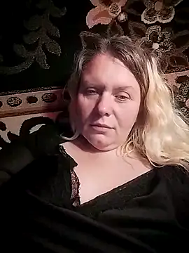 Snapshot of Fiona696 chatting on October 7, 2025, 8:32 pm Fiona696 online show from October 7, 2025, 8:32 pm