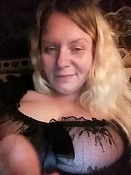 Snapshot of Fiona696 chatting on October 11, 2025, 10:00 pm Fiona696 online show from October 11, 2025, 10:00 pm