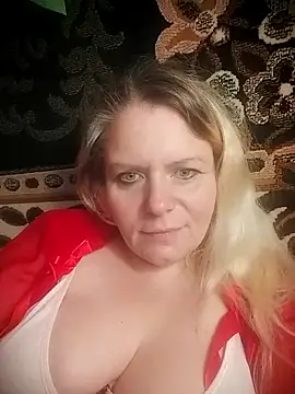 Snapshot of Fiona696 chatting on October 4, 2025, 7:43 am Fiona696 online show from October 4, 2025, 7:43 am