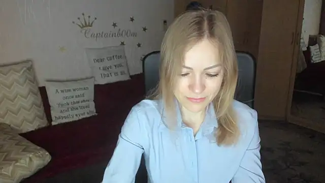 Tiffany Bates online show from November 1, 2025, 3:13 am