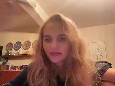 Snapshot of Tovireya chatting on October 25, 2025, 4:00 am Tovireya online show from October 25, 2025, 4:00 am
