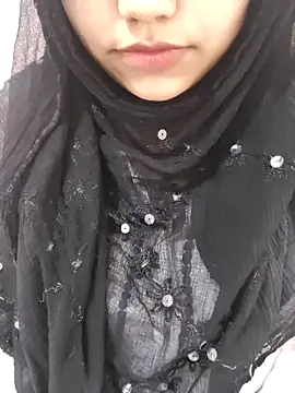 Miss Rose   online show from December 17, 2025, 1:27 pm