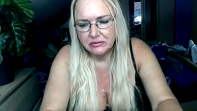Sandy-Summer online show from October 21, 2025, 2:49 pm