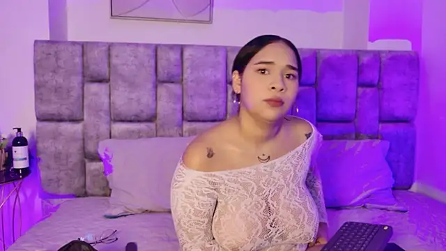 LiaraBloom online show from October 21, 2025, 12:26 pm