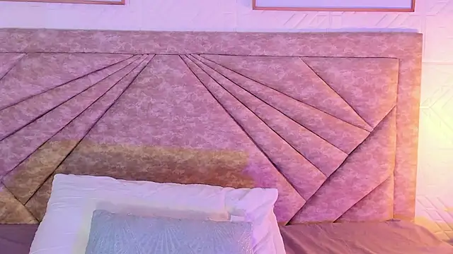 EmmaBlossom online show from February 11, 2026, 1:22 pm