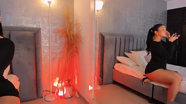 EmmaBlossom online show from April 9, 2026, 12:44 pm