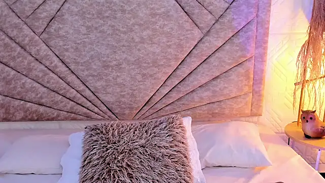 EmmaBlossom online show from December 18, 2025, 12:42 pm