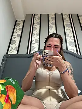 Snapshot of Naomi24herr chatting on May 6, 2026, 2:26 am Naomi24herr online show from May 6, 2026, 2:26 am