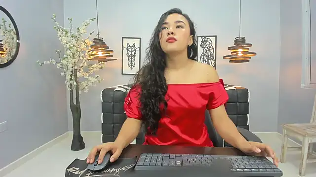 Snapshot of Kira_Naughty chatting on October 15, 2025, 11:51 am Kira Naughty online show from October 15, 2025, 11:51 am